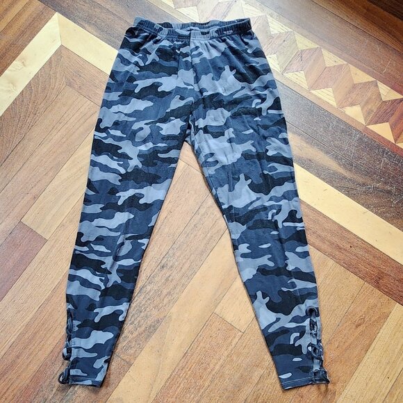 Old Navy Camo Fleece Athletic Pants Size Medium - Picture 6 of 13